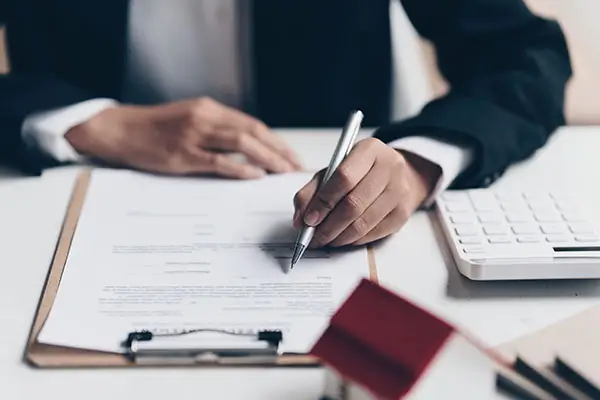 法律去掉双人旁念什么